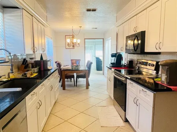 5218 Pine Cliff Dr, Houston, TX 77084