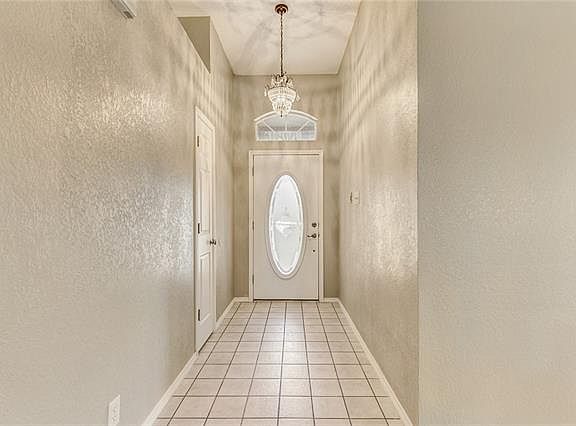 5th image of 104 Knob Hill Dr