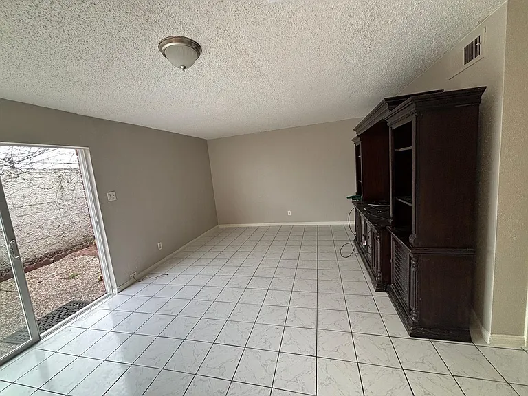 2710 Briarhurst Dr #5 — Photo 3