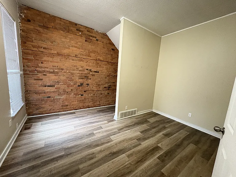 273 King William St #1 — Photo 6