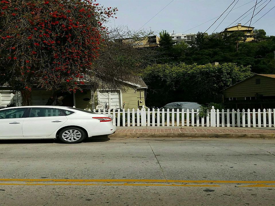 1st image of 2658 N Beachwood Dr