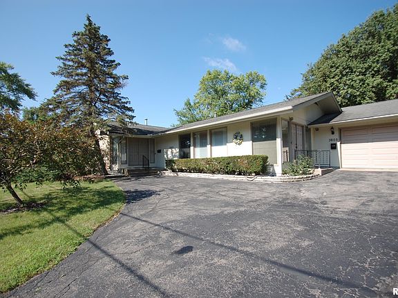 3rd image of 3803 N Knoxville Ave #3805