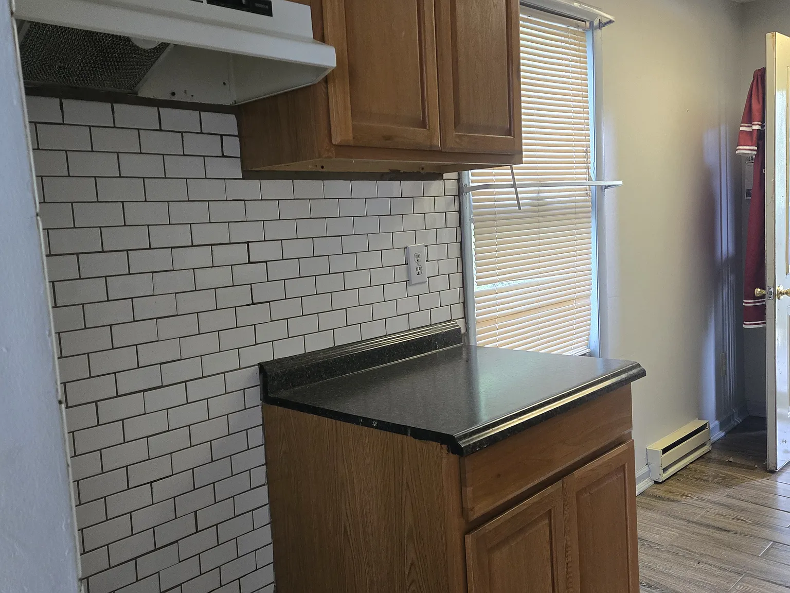 3 bed, 1200 sqft, $1,100 — Photo 2