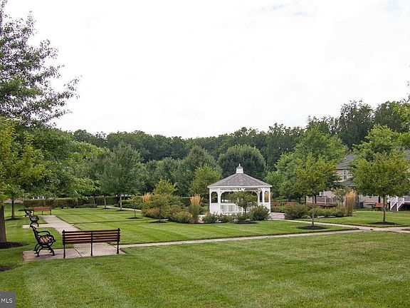 4th image of 239 Teapot Ct