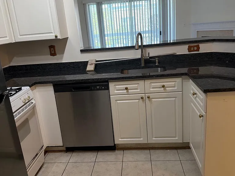 12913 Alton Sq #316 — Photo 7