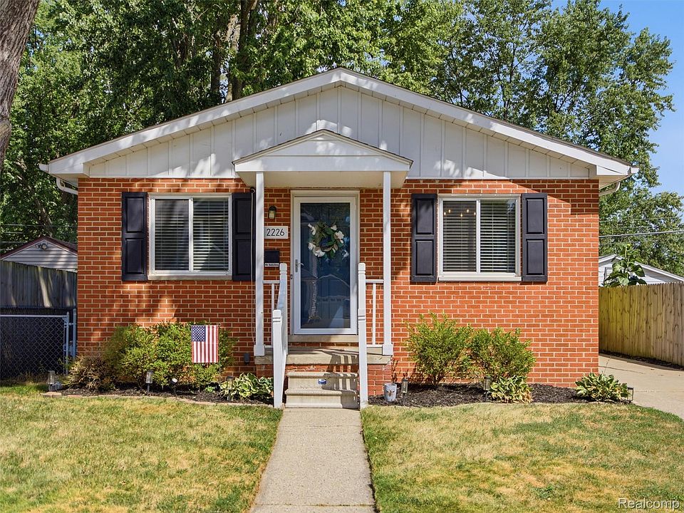 1st image of 2226 Kipling Ave