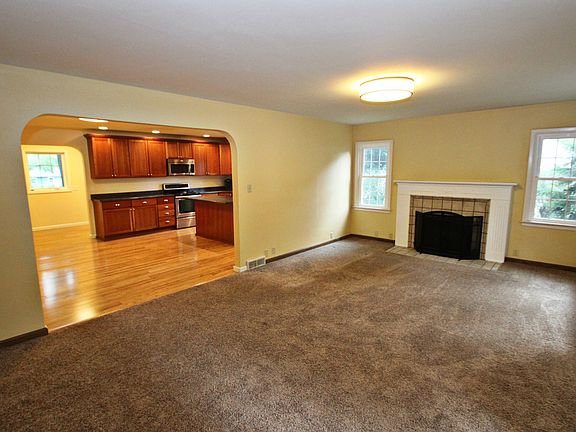 3rd image of 1901 Orchard Dr
