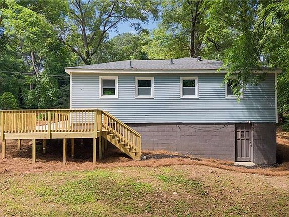 3rd image of 612 Hickory Trl SE