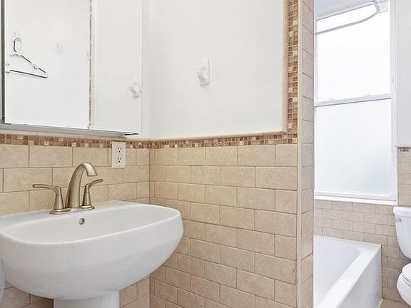 3rd image of 811 Walton Ave APT C22