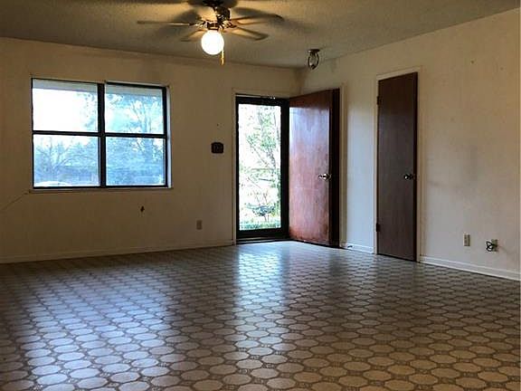 3rd image of 3905 Crestridge Dr
