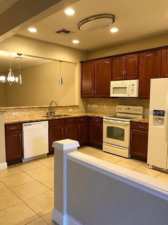3 bed, 2.5 bath, 1682 sqft, $2,400 — Photo 4