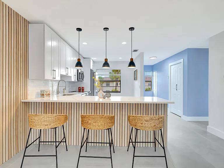 7898 Eastlake Dr #7D — Photo 1