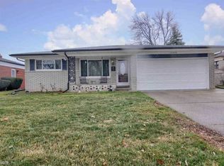 12220 De Grove Dr, Sterling Heights, MI 48312