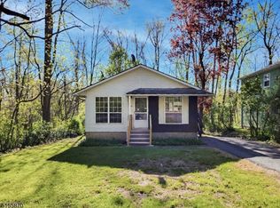 74 W Shore Dr, Vernon, NJ 07462