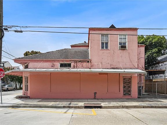 3rd image of 938 Spain St