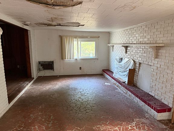 3rd image of 1976 Willow Swamp Rd