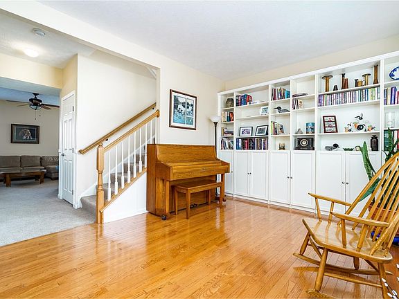 4th image of 317 Village Park Dr