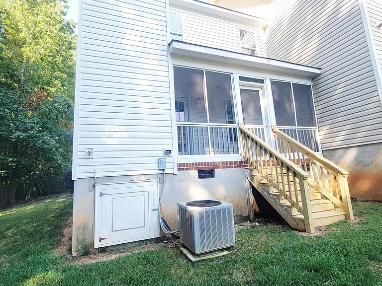 411 Whitehall Ct — Photo 49