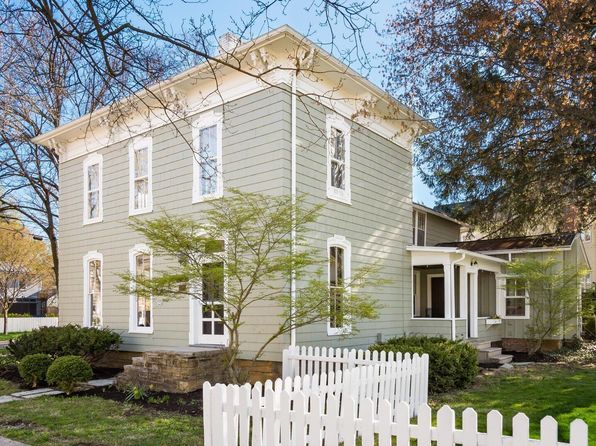 134 N Pearl St, Granville, OH 43023