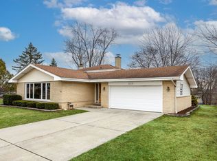 525 Susan Ct, Schaumburg, IL 60193