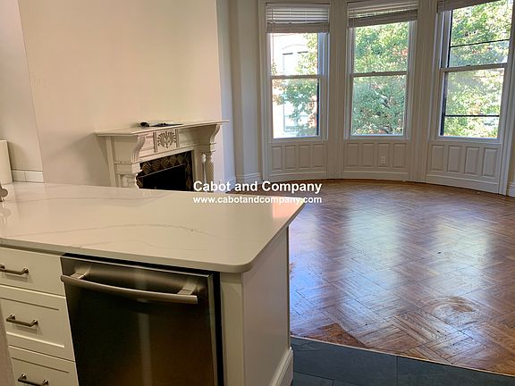 5th image of 428 Marlborough St APT 4