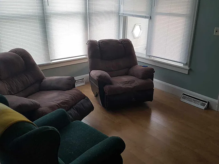 1032 Perry St — Photo 3