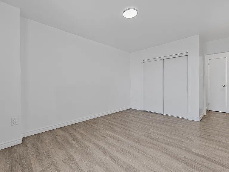 65 Thorncliffe Park Dr #906 — Photo 14
