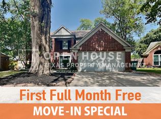 5 Regency Ct, Conroe, TX 77304