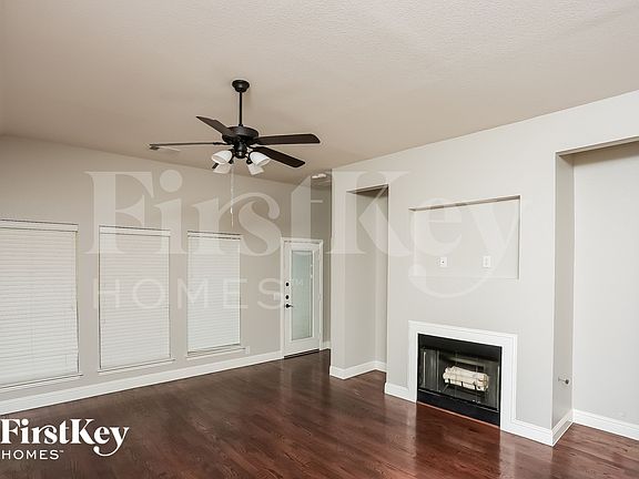 2nd image of 921 Loftin St