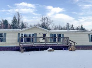 911 Glover Rd, Newport, VT 05855