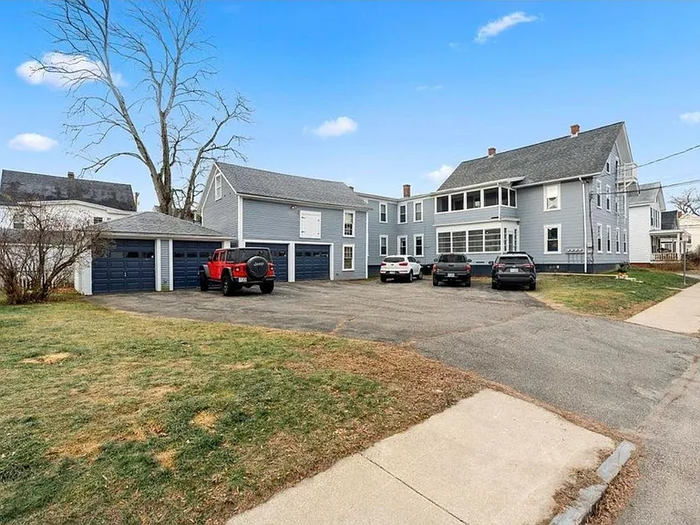 28 Lincoln St #A — Photo 3