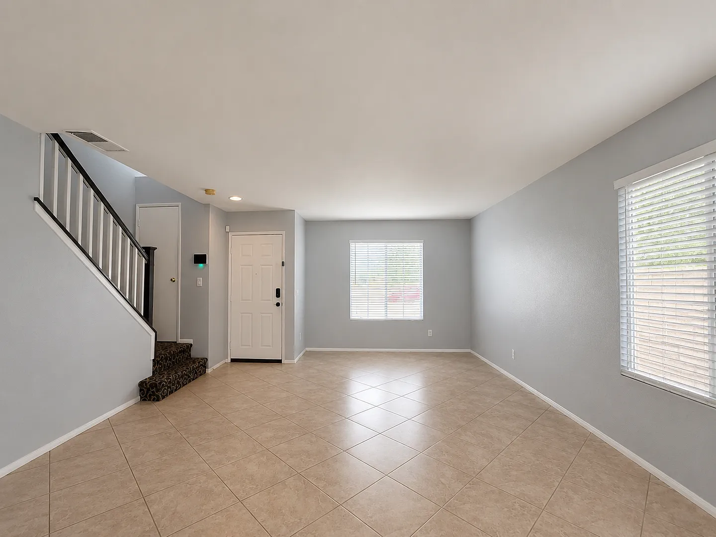 West Lancaster 3 bedroom - Available now! — Photo 4