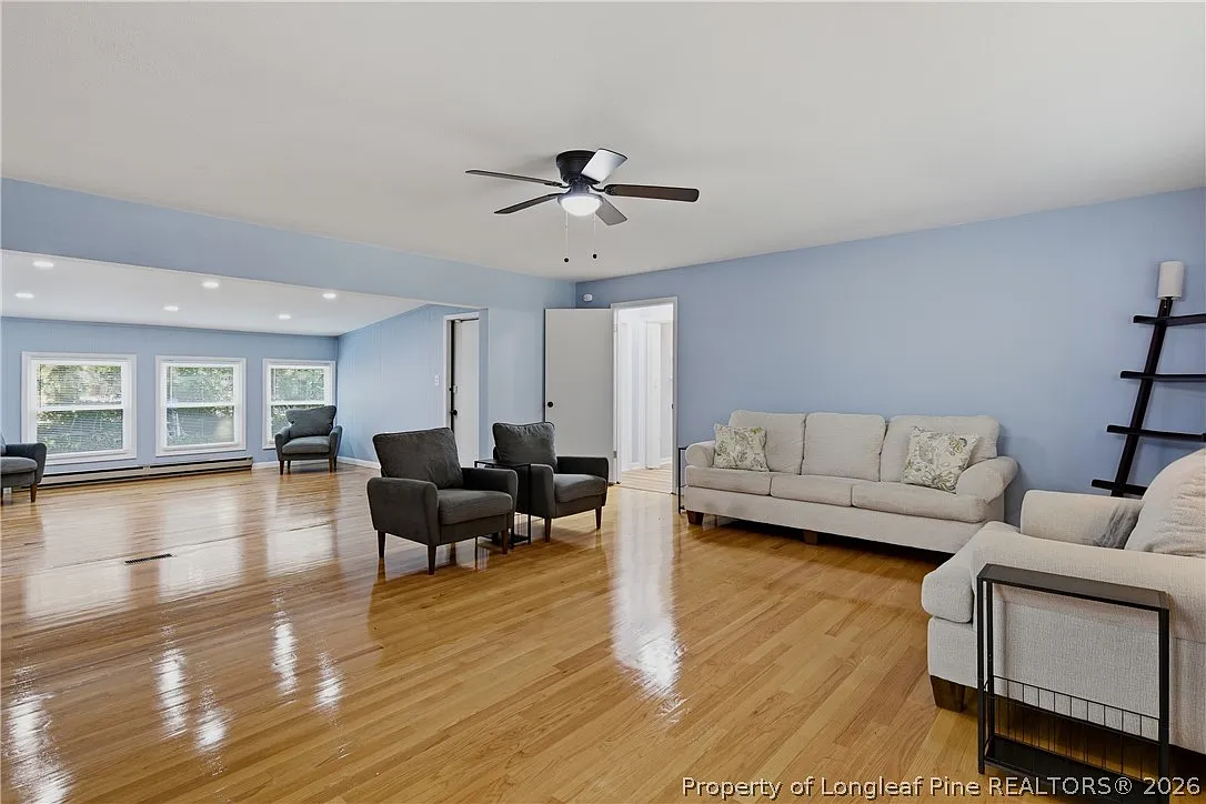 4 bed, 3.0 bath, 2423 sqft, $2,000 — Photo 4