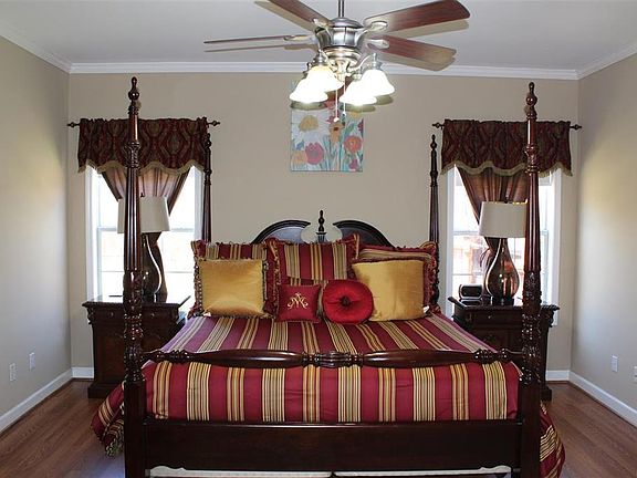 4th image of 104 Leafwood Cir