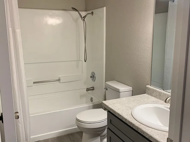 Dry Creek Apartments — Photo 18