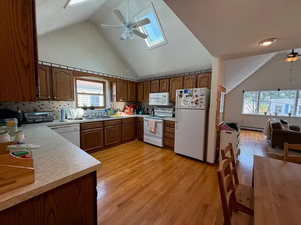 8 Hastings St #3, West Roxbury, MA 02132