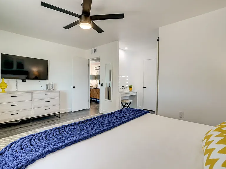 N Coggins Dr — Photo 14