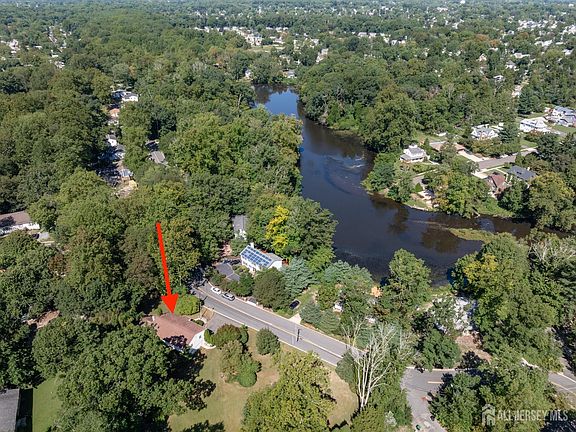 4th image of 547 Lake Blvd