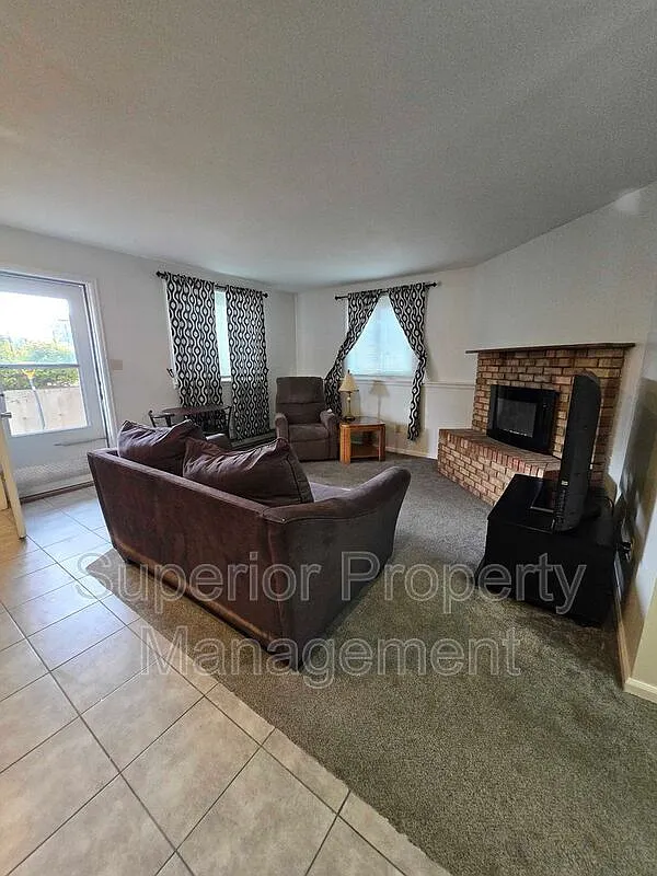 1 bed, 1.0 bath, 570 sqft, $1,395 — Photo 2
