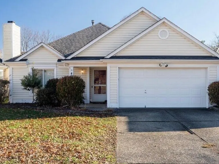4768 Shenandoah Dr — Photo 2