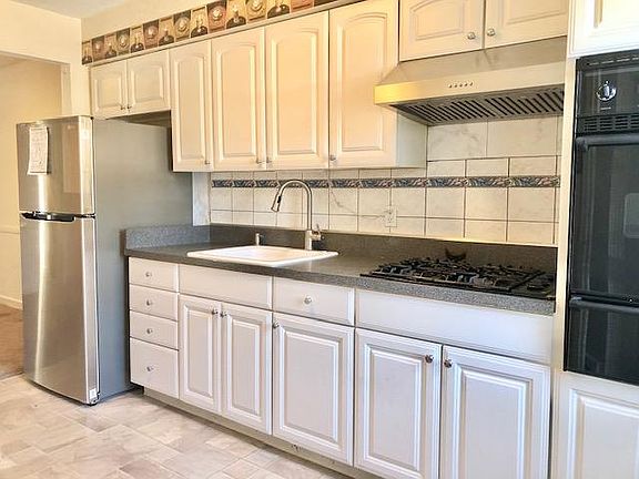 2nd image of 6152 71st St Unit 1