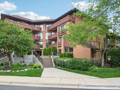 706 Waukegan Rd APT 206C, Glenview, IL, 60025