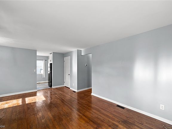 5th image of 630 Princeton Ave