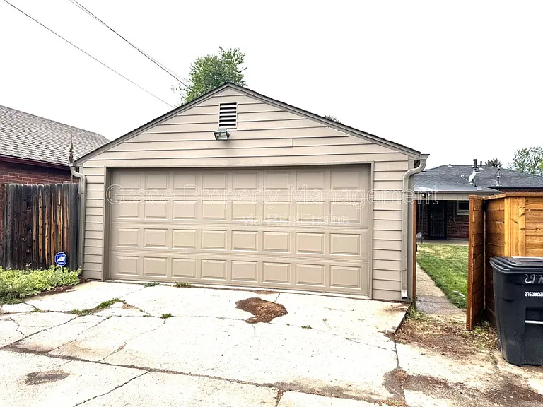 2970 Locust St — Photo 26