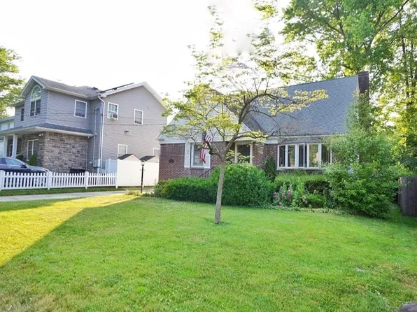 415 Flint St, Staten Island, NY 10306