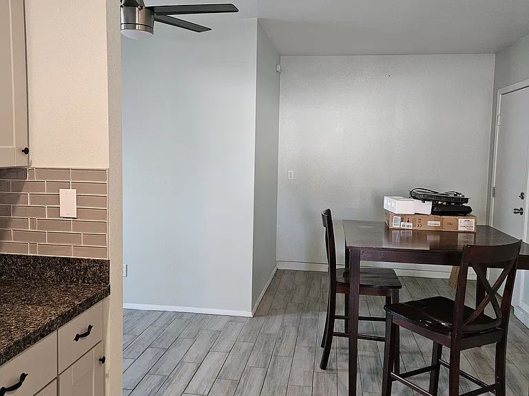 4132 W Greenway Rd — Photo 4