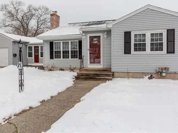 71 Brookfield Dr, Cranston, RI 02920