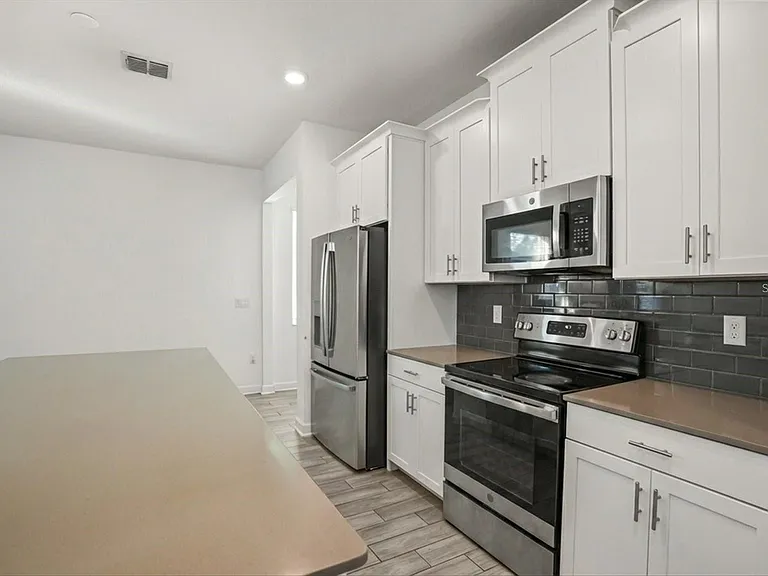 2999 Addison Blvd — Photo 5