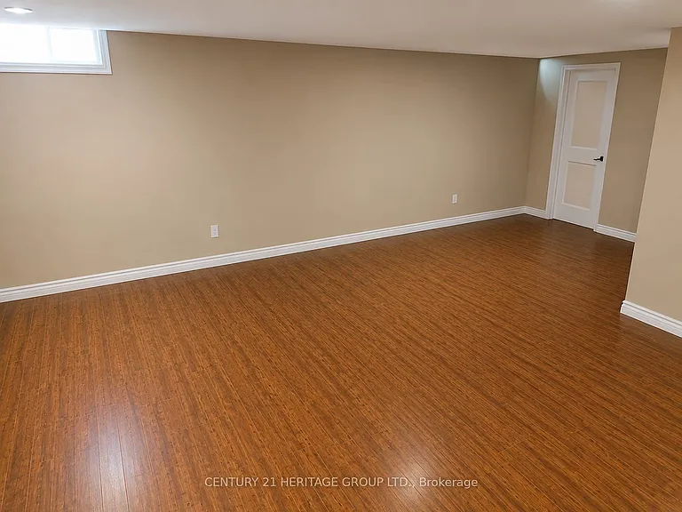 44 Starr Cres — Photo 12