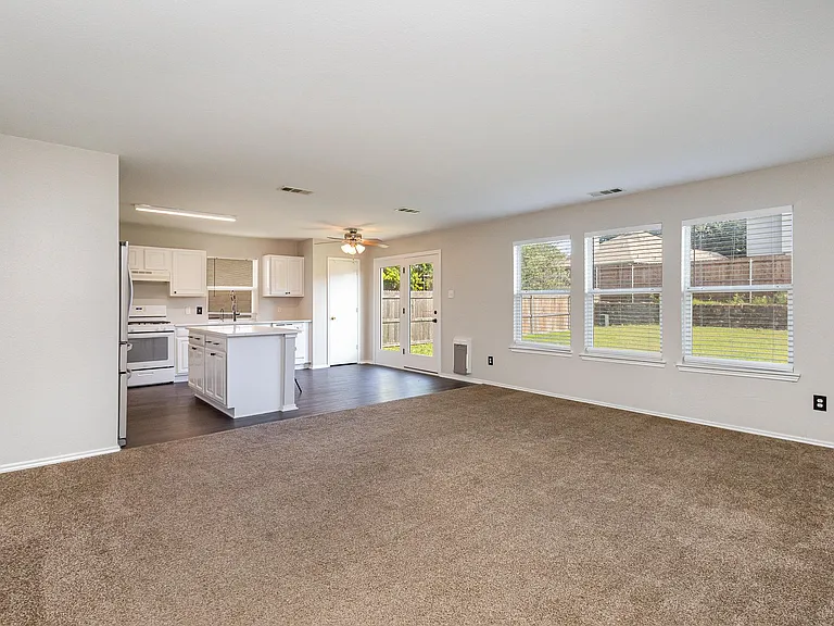1121 Charlotte Dr — Photo 11